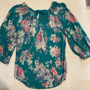 LC light weight floral top